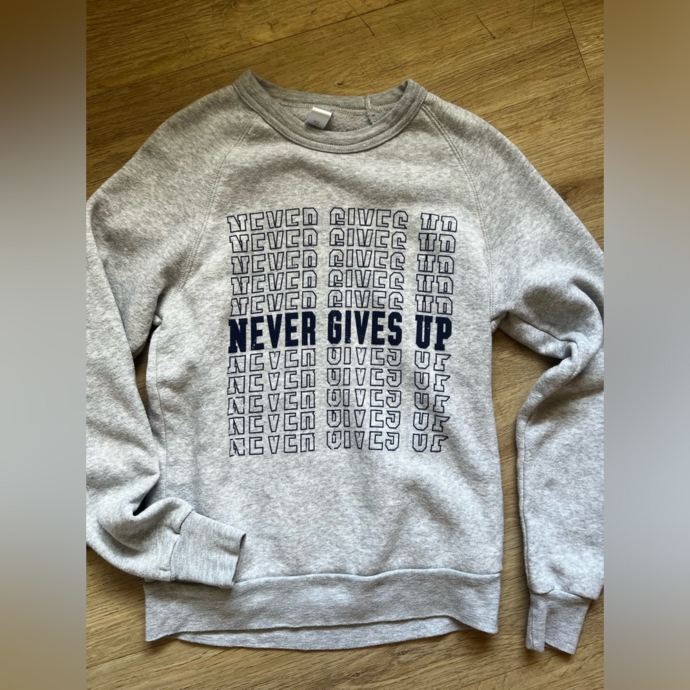 Never Gives Up Graphic Crew Neck Sweatshirt - Picture 1 of 5